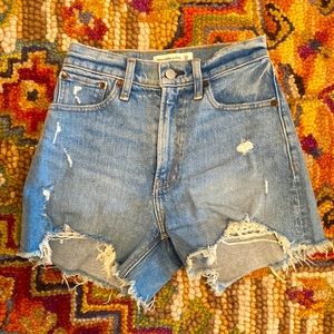 BARELY WORN Abercrombie Curve Love Denim Mom Short